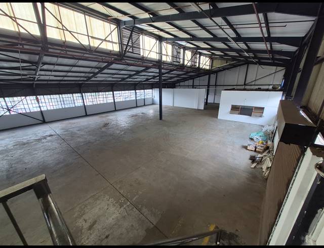 2,200M² WAREHOUSE TO LET IN DENVER